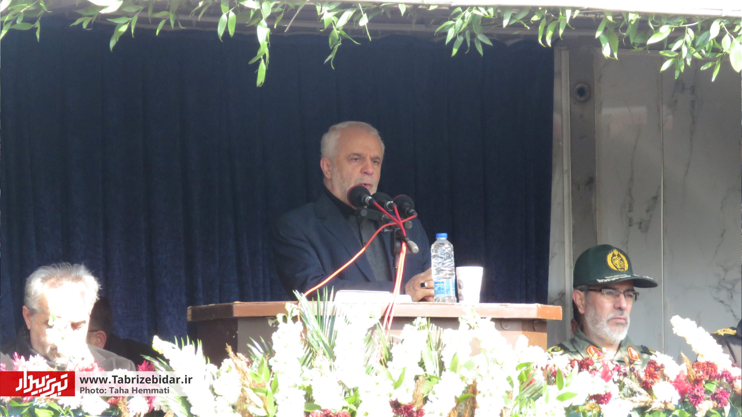 اقیانوس خشم ملت قهرمان علیه مستکبرین / منفورترین رئیس جمهور آمریکا دم از تحریم می‌زند و از مذاکره حرف می زند