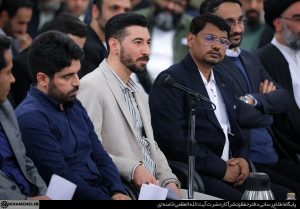 درخشش محبت در چشمان رهبر/ روایتی از دیدار شاعران با حضرت آقا”