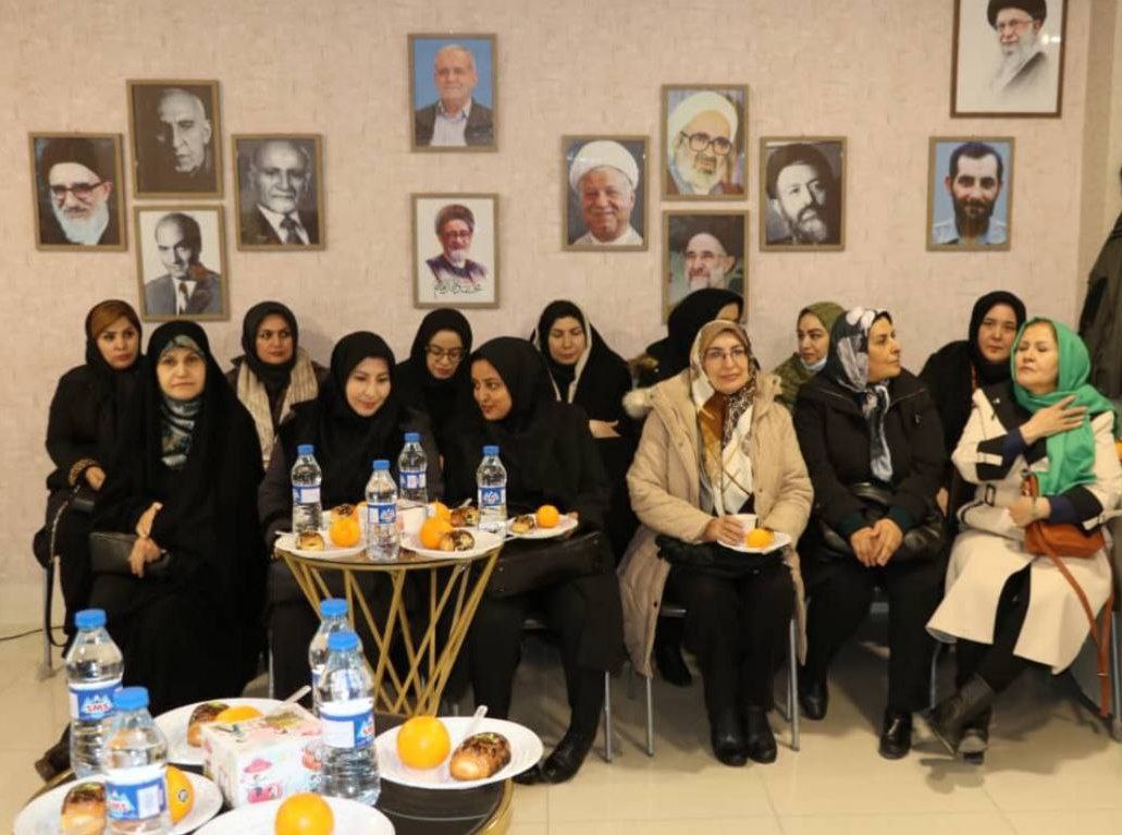 حاشیه‌ای بر افتتاح دفتر استانی جبهه اصلاحات / کانون بازنشستگان یا دورهمی کاندیداهای درجه دوم