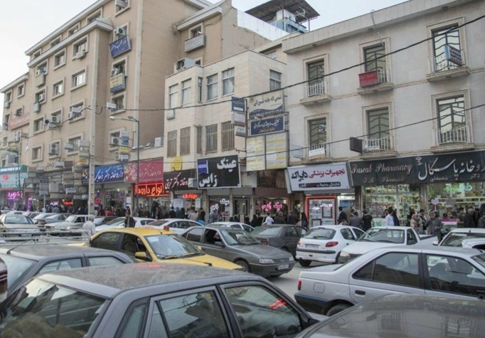 طی مسافت طولانی برای ویزیت کوتاه / صف شلوغ بیماران شهرستانی در کلینیک های تبریز!