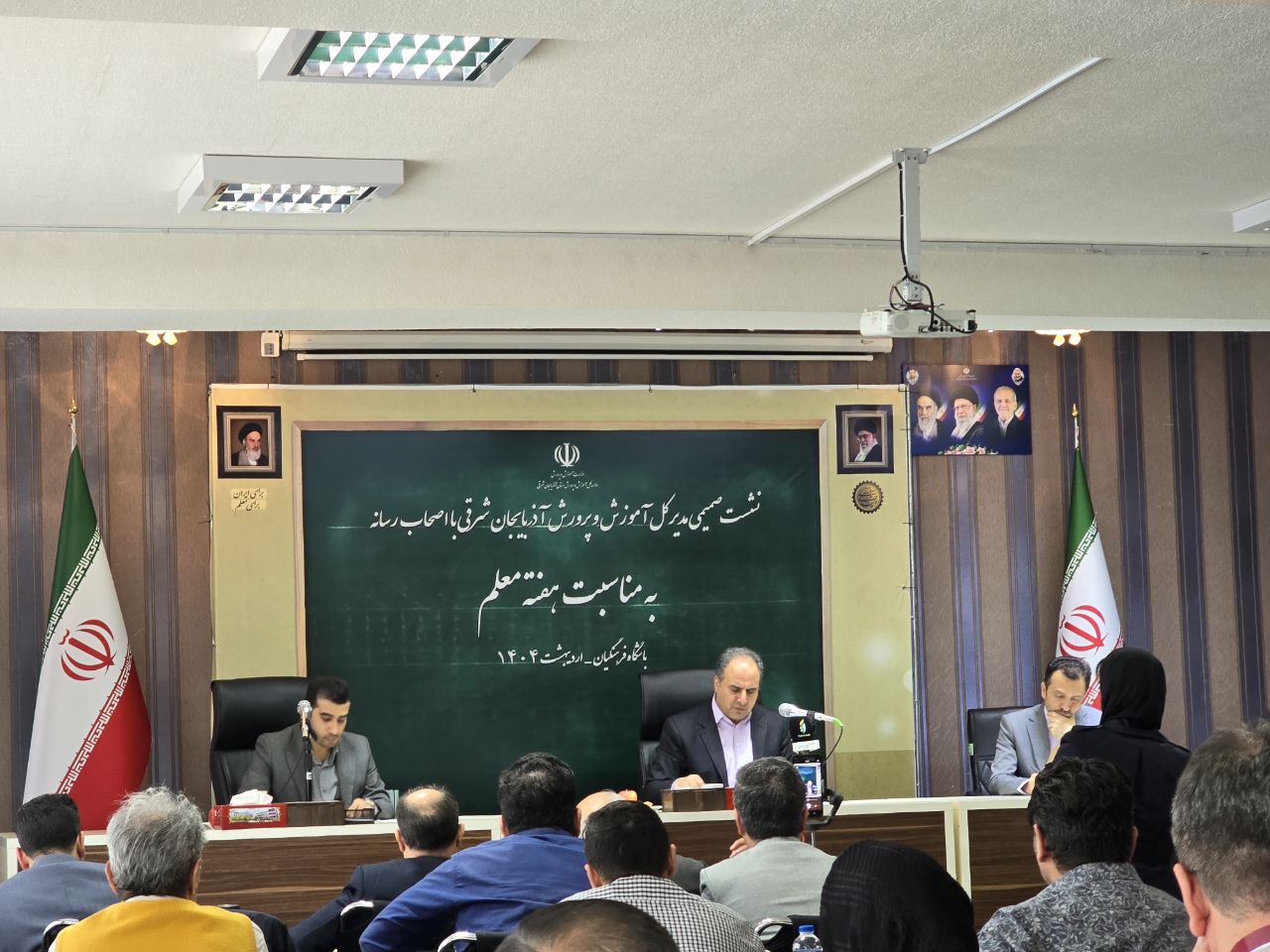 تکریم معلمان، تکریم آگاهی و اندیشه است / اسنقلال آموزش و پرورش را معامله نمی کنیم