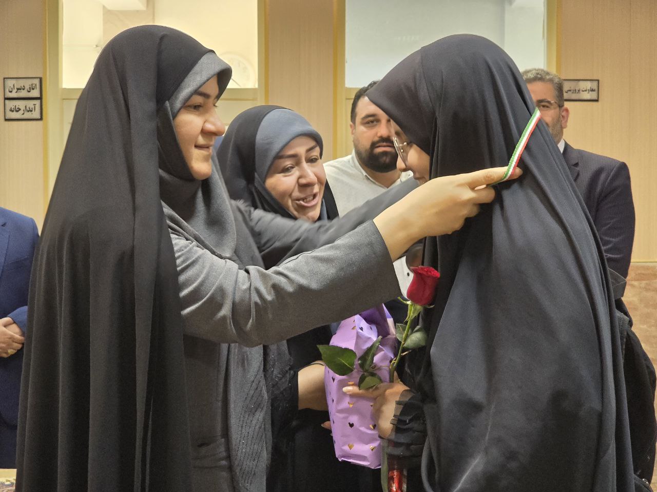 در پناه چادر، تا بلندای علم و افتخار