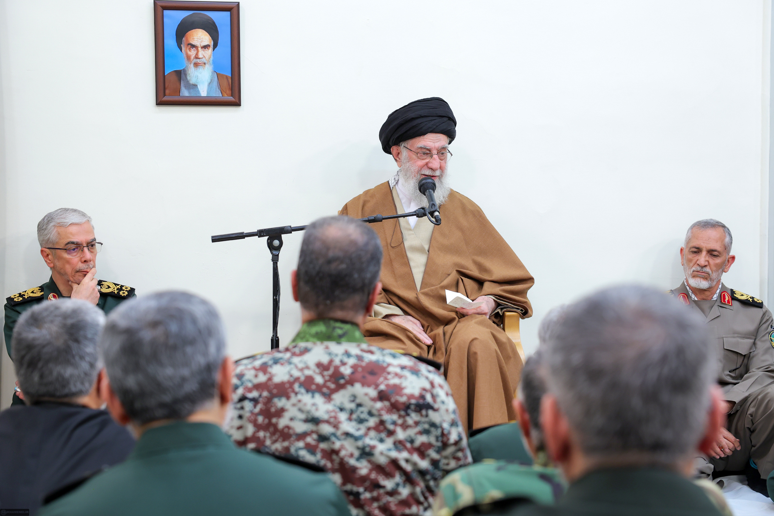دشمن از پیشرفت‌های جمهوری اسلامی کلافه و عصبی است