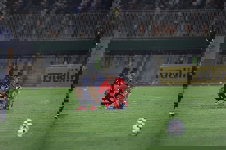 زور شاگردان اسکوچیچ به چادرملو نرسید / توهین به تراکتوری ها در دل کویر