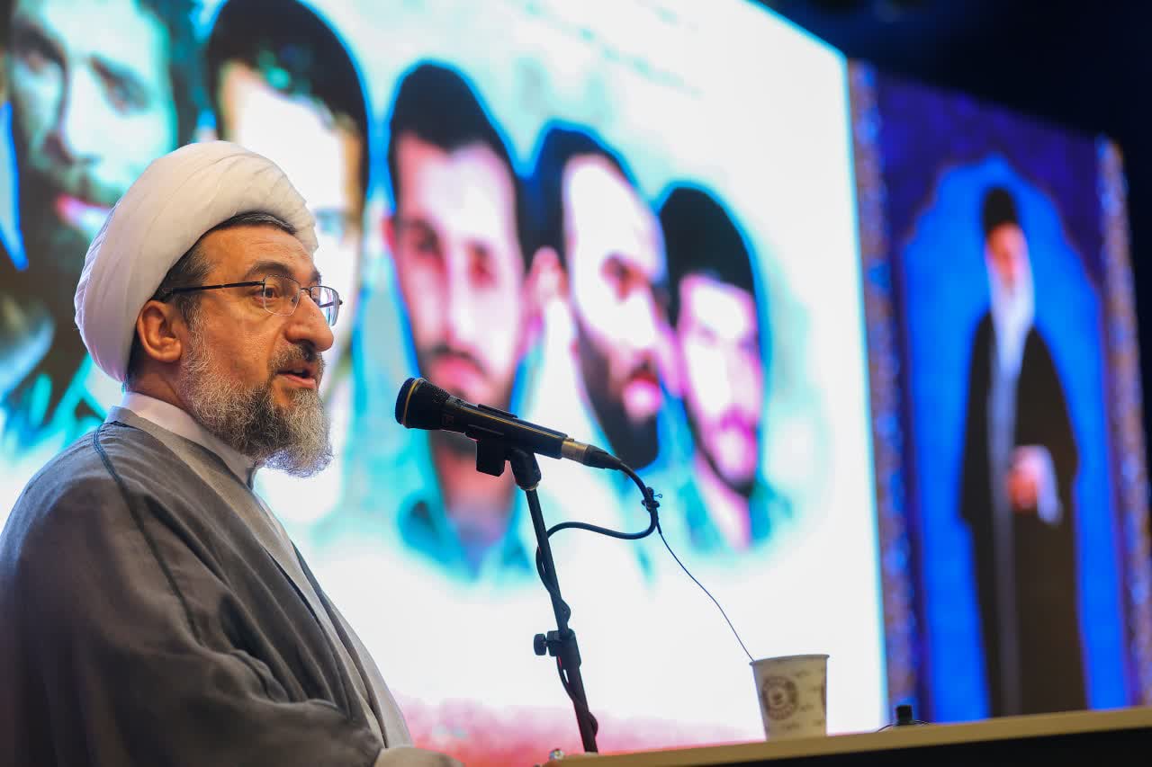 شهدا مصداق وجه الله و زنده هستند/ صلابت نیروهای مسلح، پشتوانه دیپلماسی ایران است