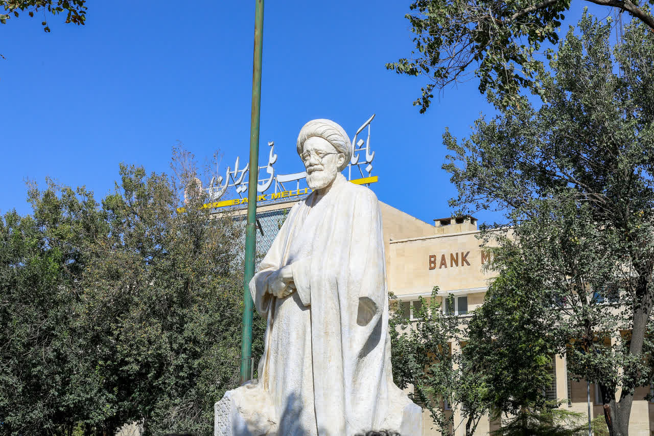 نصب تندیس شهید آل هاشم در تبریز