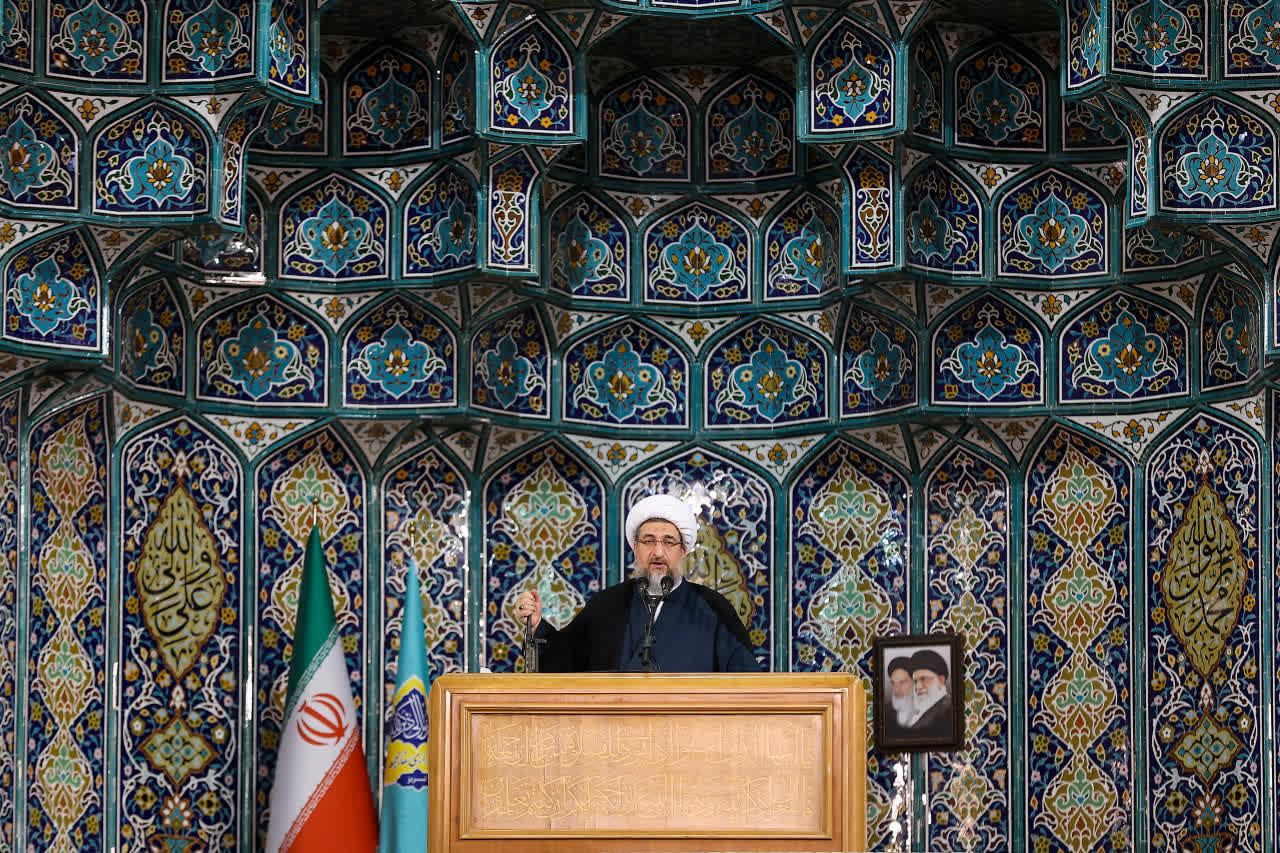 برگزاری جشن‌های غربی در مدارس متوقف شود