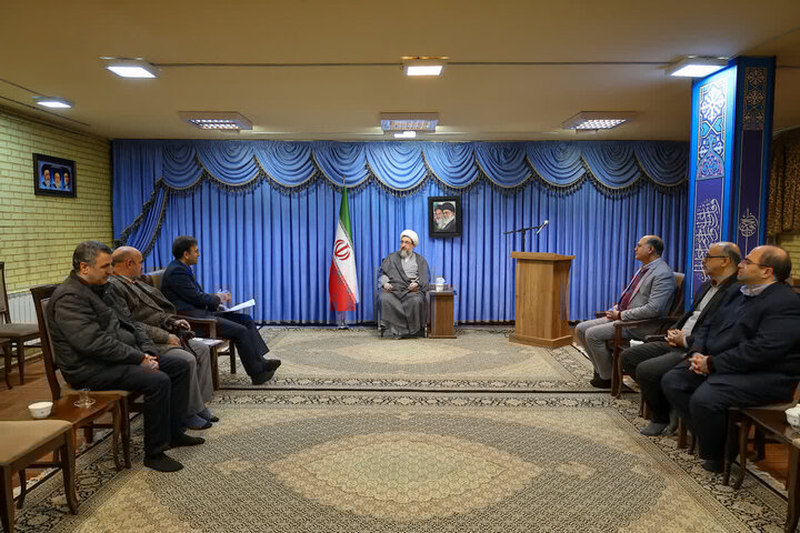 الکترونیکی شدن خدمات باید به کاهش هزینه‌های دولت و رضایت مردم بینجامد