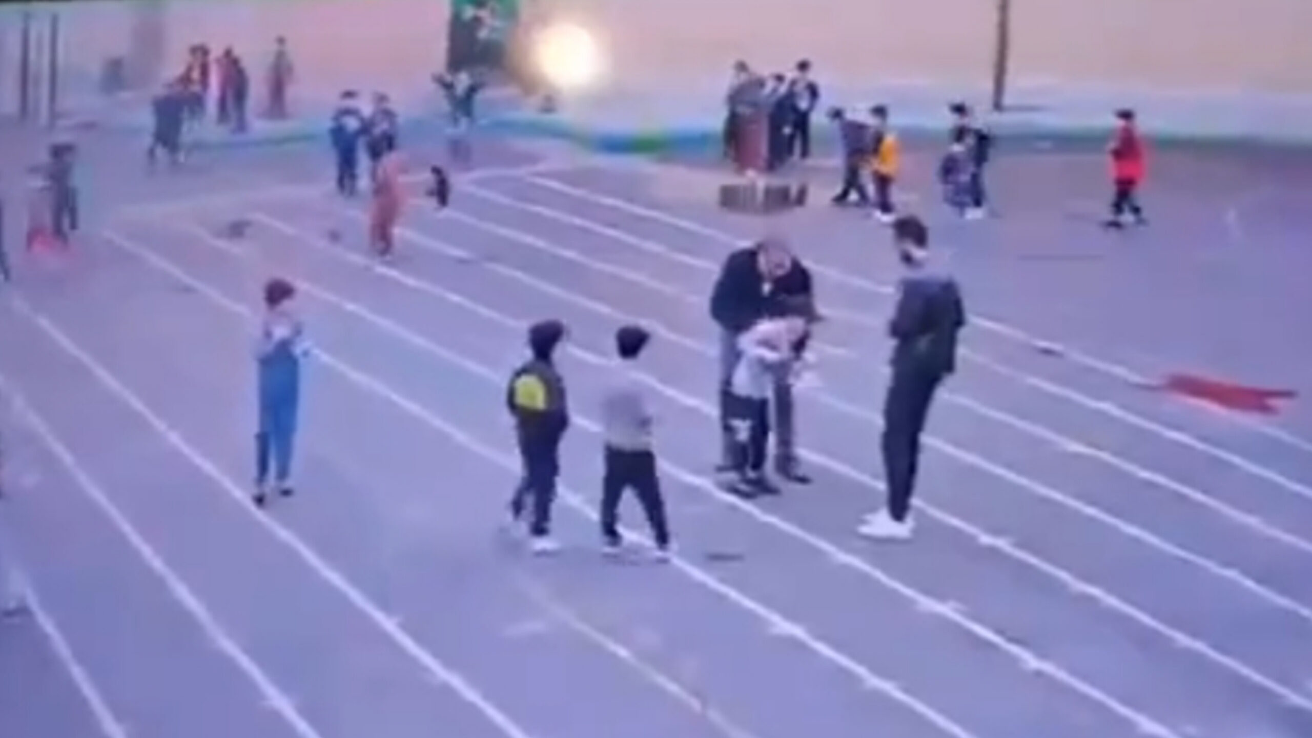 چند ثانیه حیاتی / نجات جان یک دانش‌آموز توسط معلم تبریزی