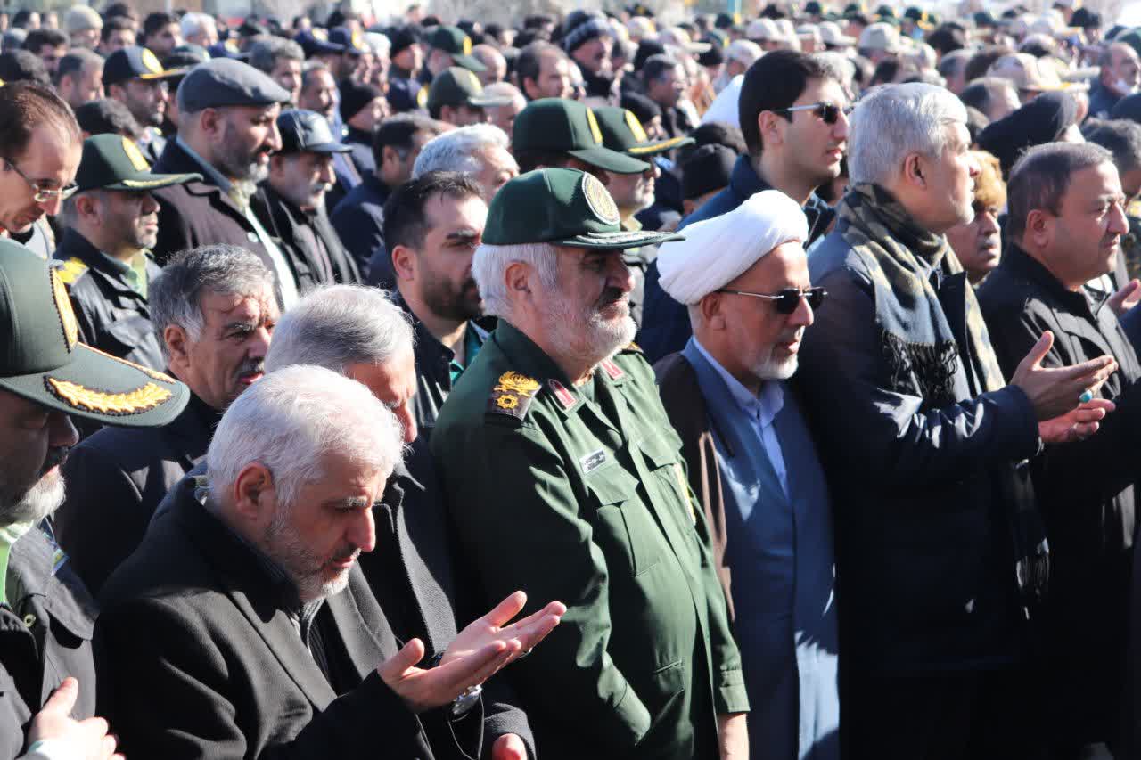 حضور فرمانده و رزمندگان قرارگاه عاشورا در تشییع فرزند آذربایجان