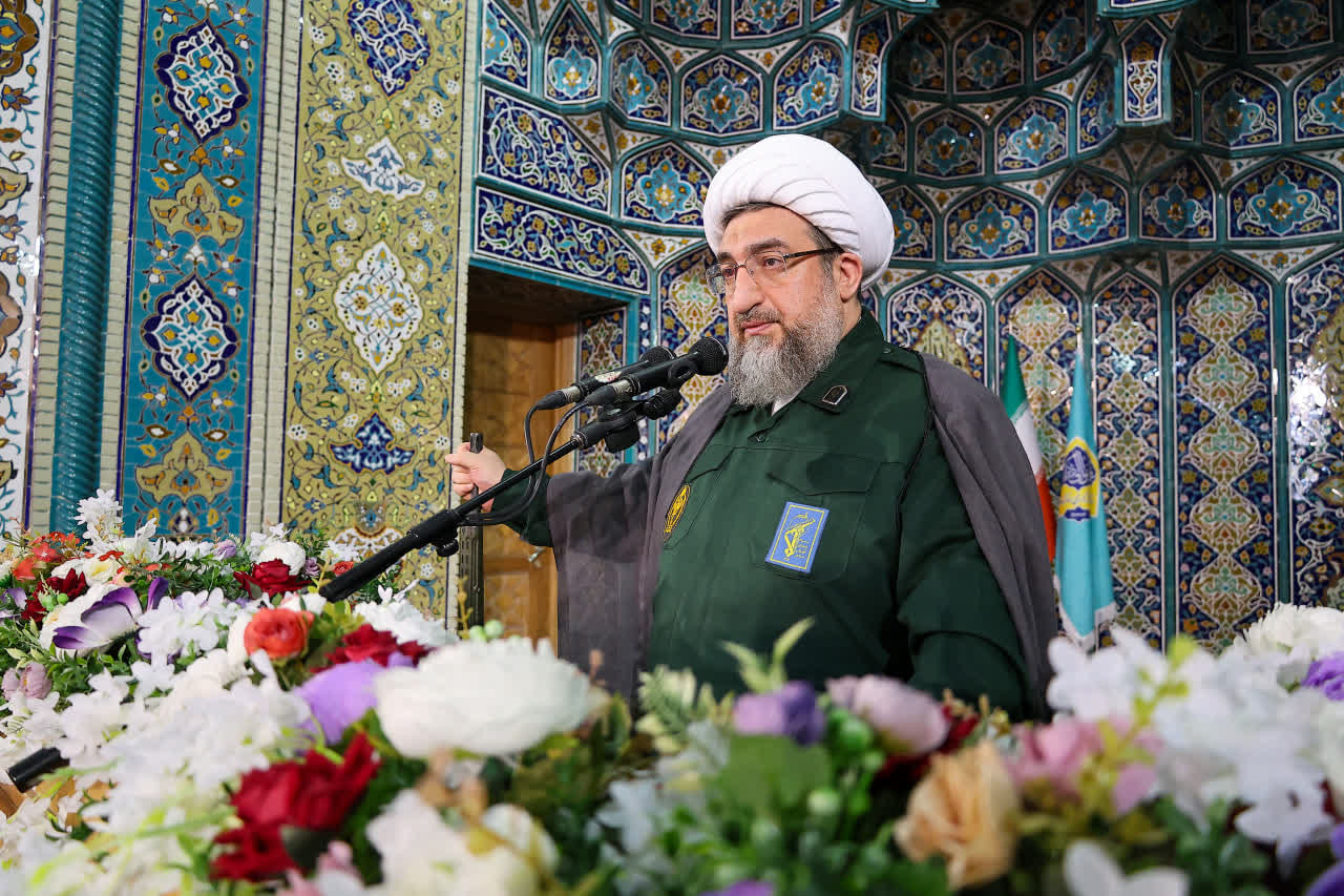 امام جمعه تبریز با لباس سپاه