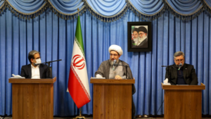 برخی افراد داخل کشور هنوز عظمت و بصیرت مردم را درک نکرده‌اند