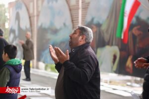 طنین دعای عرفه در جوار شهدای تبریز