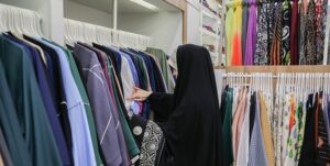 مانتوی دکمه‌دار و آستین بلند نداریم! / بوتیک‌های پر از پاره‌ پوره