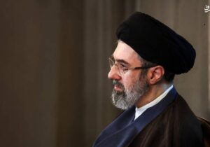 آنچه دشمن را امیدوار می‌سازد، برجسته‌سازی اختلافات است/ دشمن به‌دنبال پاره‌پاره شدن امّت اسلام است/ حکّام کشورهای منطقه دشمن واقعی را بشناسند و با آن مقابله کنند