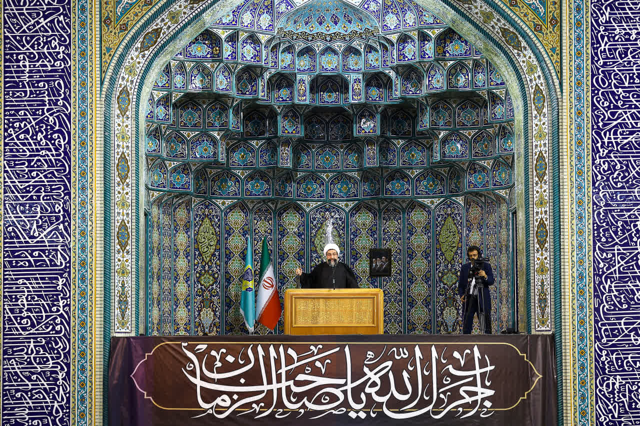 ایران از منافع خود در تنگه هرمز کوتاه نمی‌آید