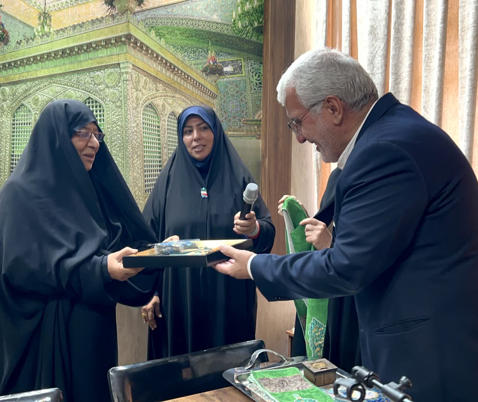 تجلیل از بانوان ایثار و خدمت در مکتب رضوی