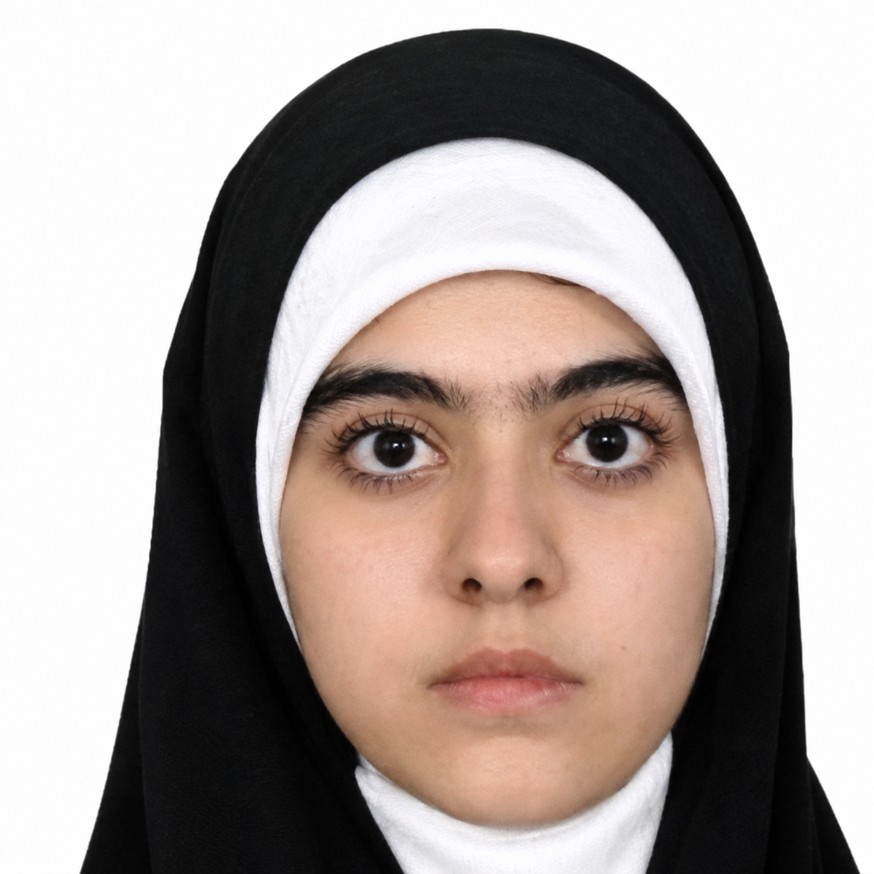حفظ کل قرآن در کنار برنامه های تحصیلی / این موفقیت تقدیم به رهبر شهید/ در کلاس‌های آموزشی شرکت نکرده بودم
